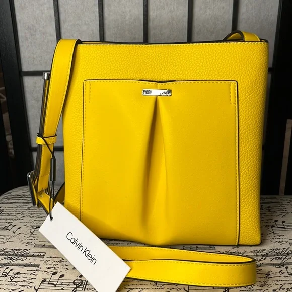NWT! CALVIN KLEIN Bag - Picture 1 of 4